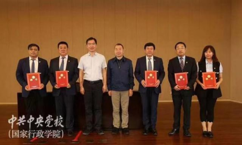 在北京大学法学院演讲